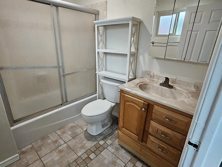 9333 Elizabeth Ave — Photo 4
