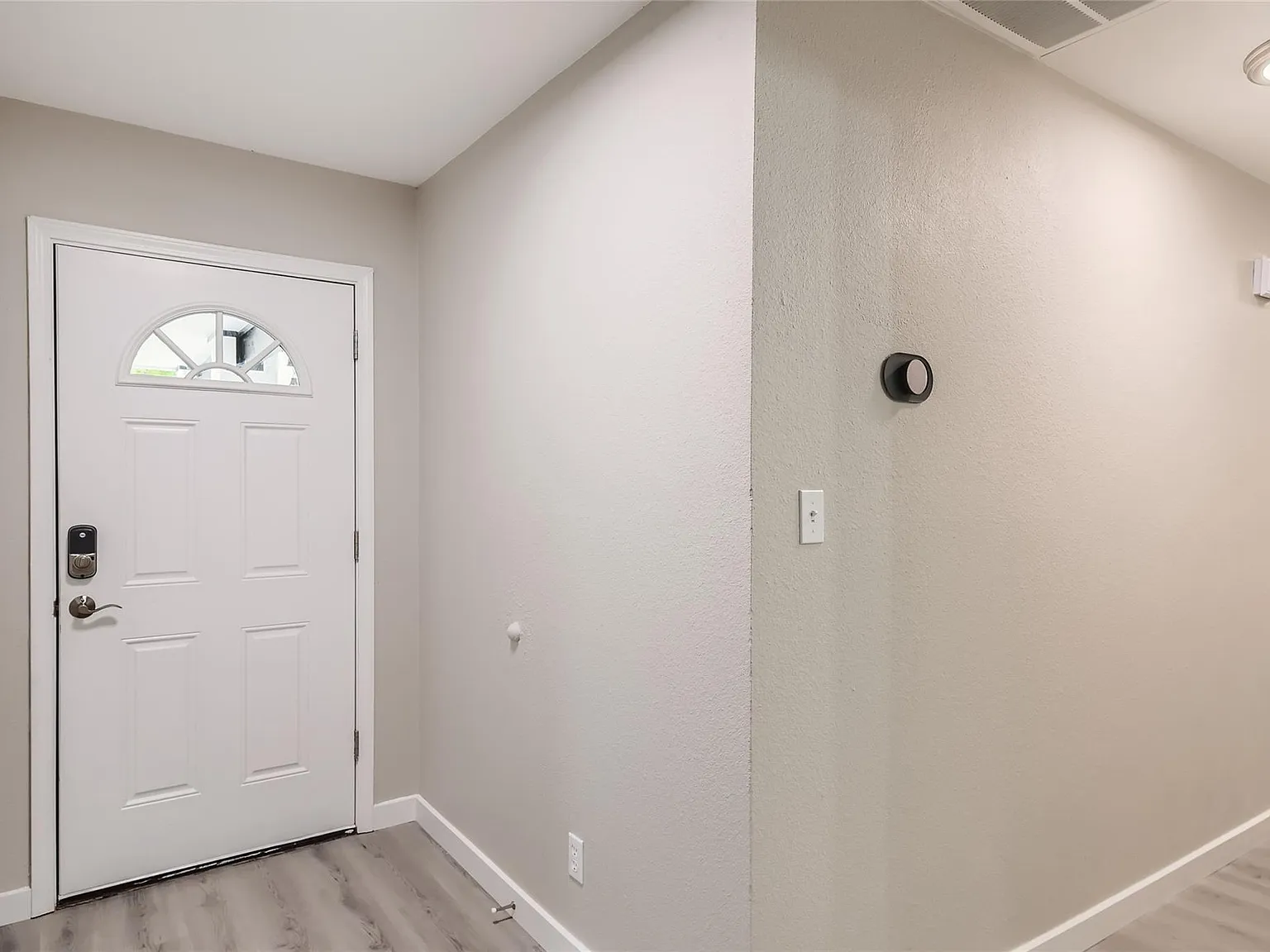 4 bed, 2.5 bath, 1755 sqft, $2,100 — Photo 4