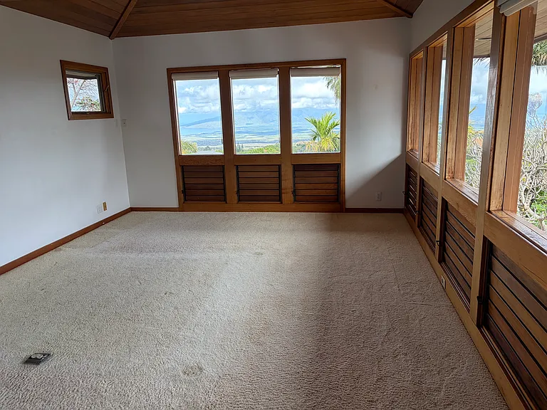 Master Suite Bedroom (Upstairs)