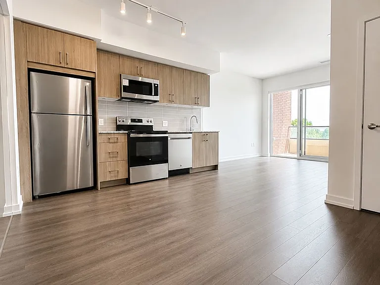 4010 Eglinton Ave W #427 — Photo 13