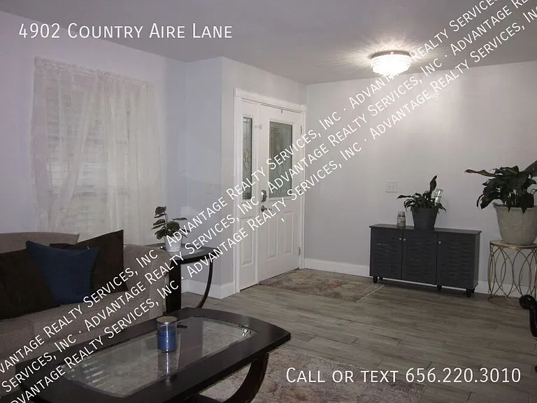 4902 Country Aire Ln — Photo 4