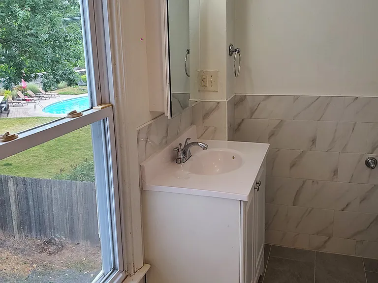 409 W Lincoln Ave — Photo 10