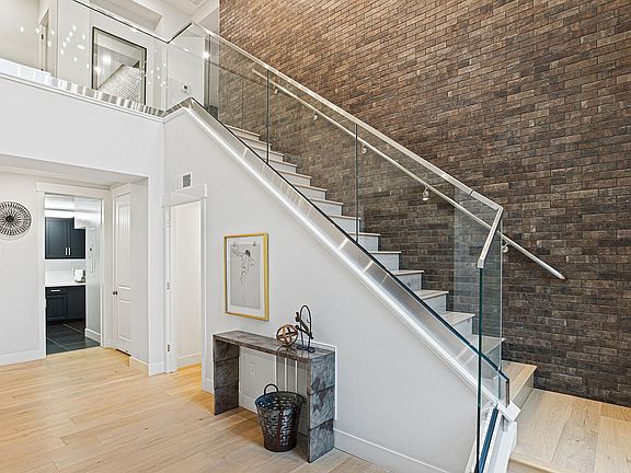 6809-skyview-drive.51895.phr.002.web