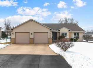 W2373 Hickory Park Dr, Appleton, WI 54915