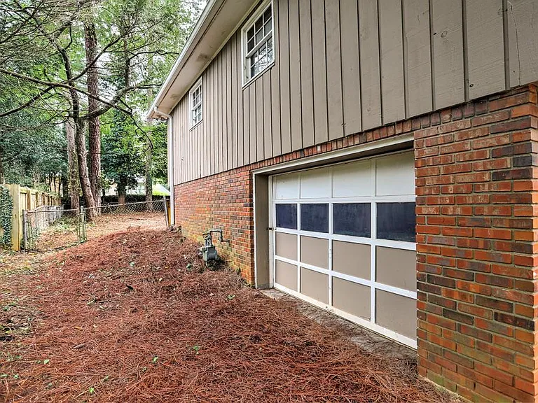 2940 Connie St — Photo 20