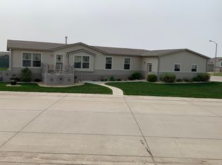 701 Foxtail Dr, Minot, ND 58701