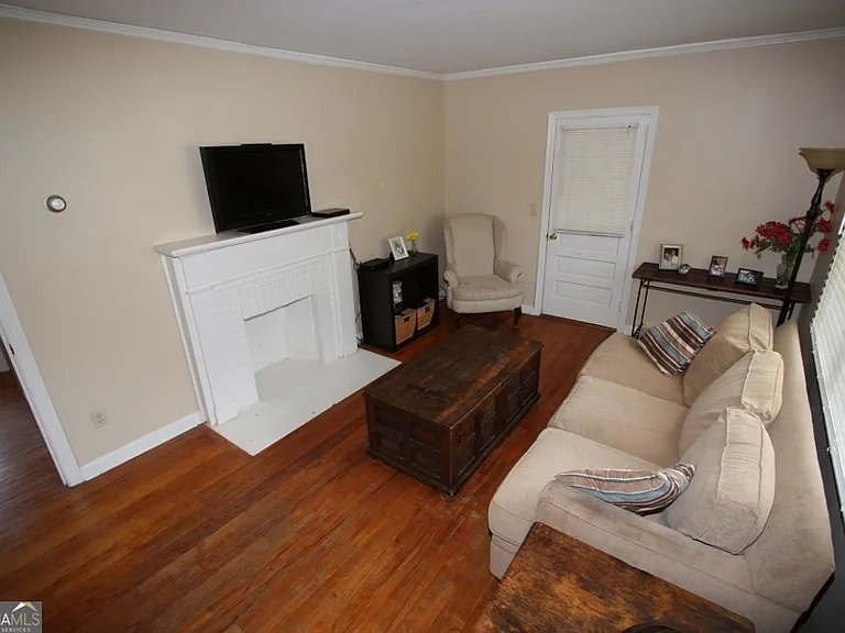 222 Beechwood Cir — Photo 2