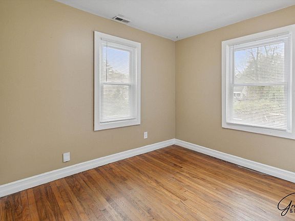 5th image of 7209 Prospect Ave