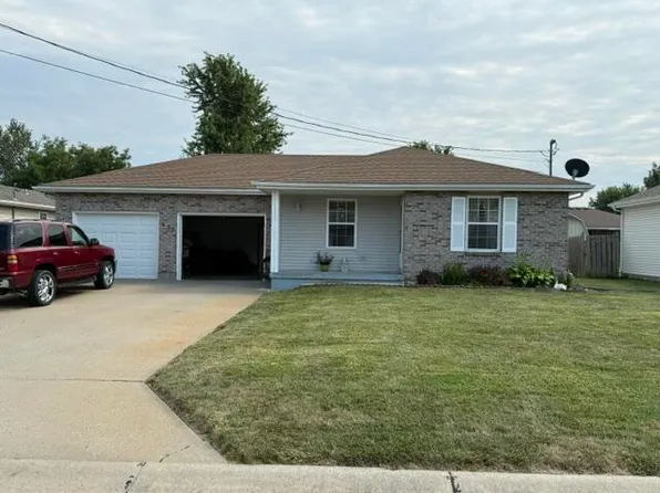 622 Shamrock St, Marshall, MO 65340