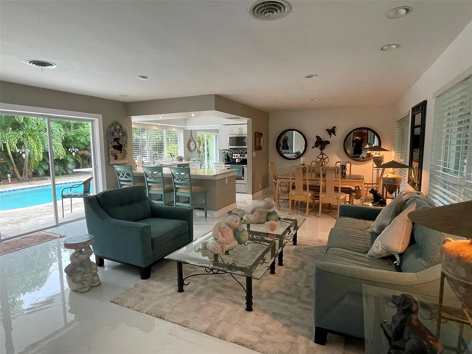 4 bed, 3.0 bath, 1727 sqft, $7,000 — Photo 2