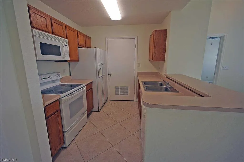 Annual Rental - Vanderbilt Place-Camden Cove 2 Bed / 2 Bath — Photo 3