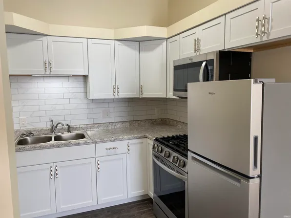 1220 S Curry Pike #B, Bloomington, IN 47403