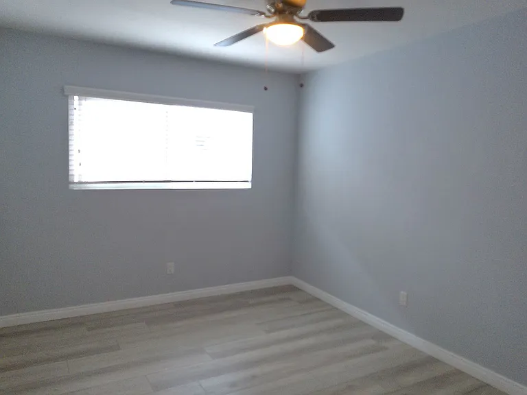 Robinson Avenue West 331 — Photo 10