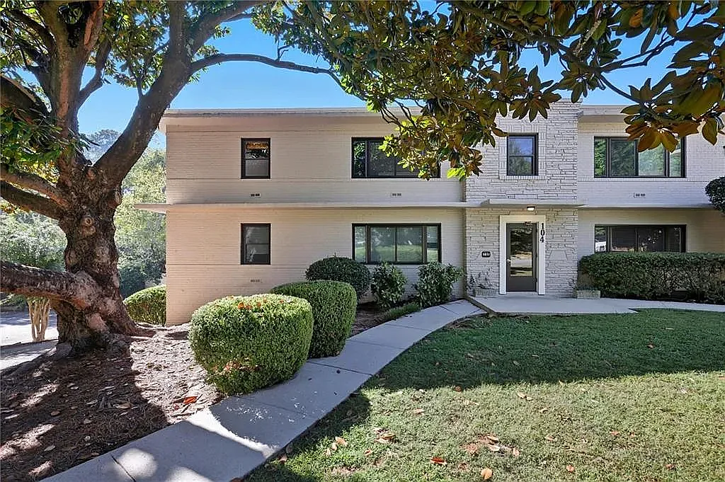 2 bed, 850 sqft, $1,925 — Photo 1