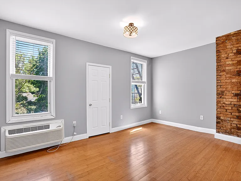 150 Van Horne St #2 — Photo 6