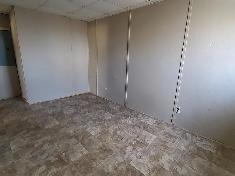 1030 Thornton Ave — Photo 15