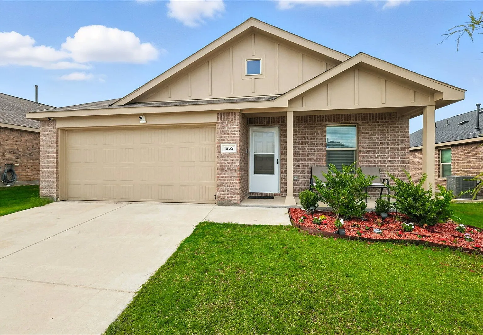 3 bed, 2.0 bath, 1325 sqft, $2,200 — Photo 1