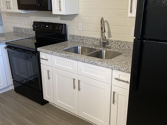4th image of 819 N Revere APT 26