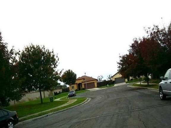 Exterior Neighborhood (street photo)