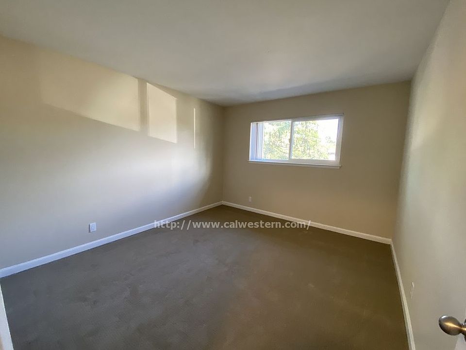 2nd image of 1077 W Hamilton Ave #3