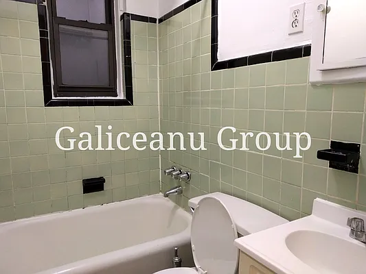 Rented by Lexington Real Estate Group | media 30