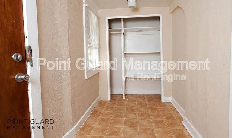 221 S Millwood Ave — Photo 7