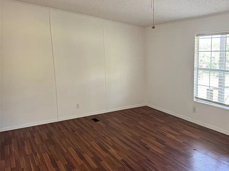 307 Ella Ln — Photo 7