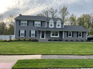 15 Natalie Dr, West Caldwell, NJ 07006