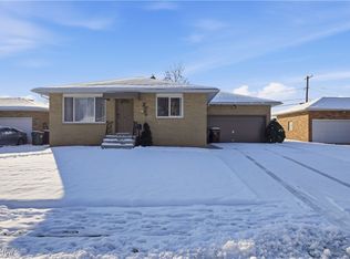 3255 Woodlawn Dr, Parma, OH 44134