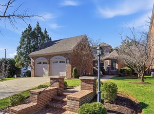 221 Holiday Rd, Lexington, KY 40502