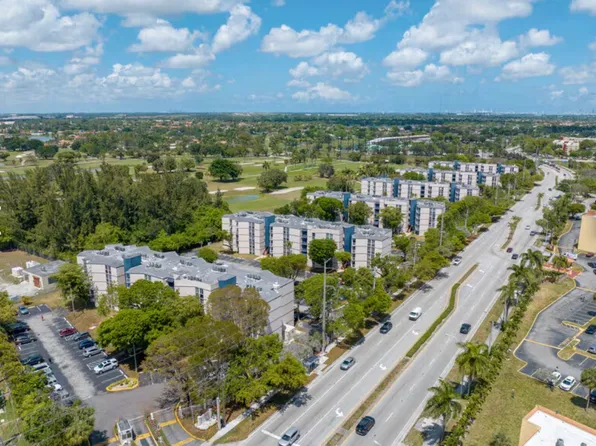 6995 NW 186th St, Hialeah, FL