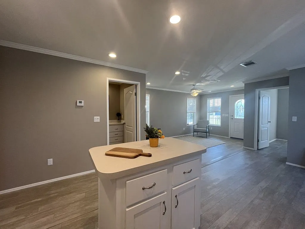 2 bed, 2.0 bath, 1000 sqft, $1,699 — Photo 2