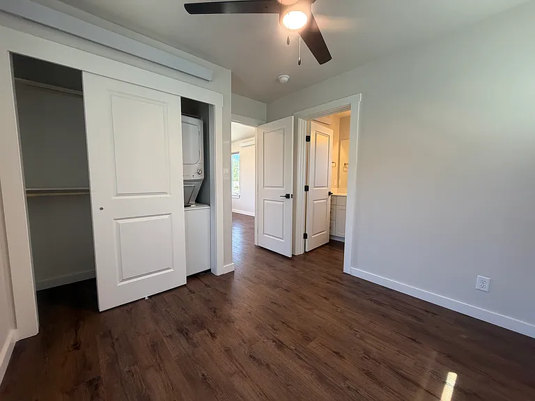 385 Walsh St #A — Photo 12