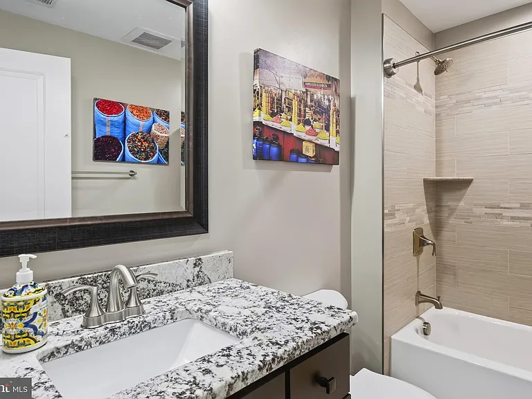 1015 Woods Pl — Photo 26