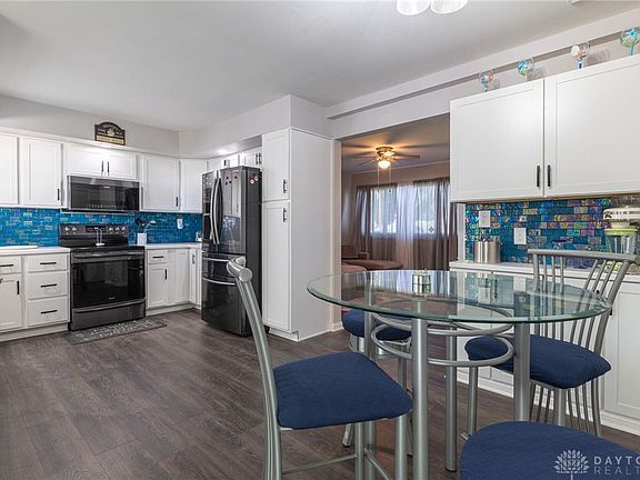 3rd image of 52 Quinby Ln