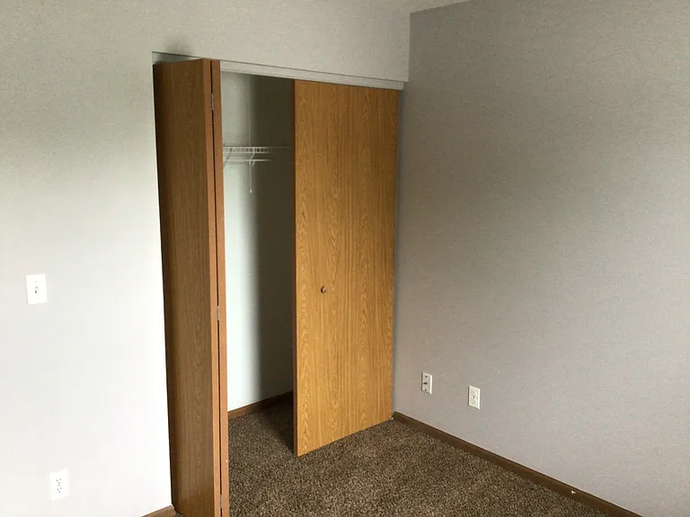 13843 S Petersburg Dr — Photo 27
