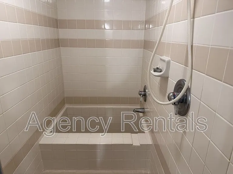 2440 Kuhio Ave #1410 — Photo 4
