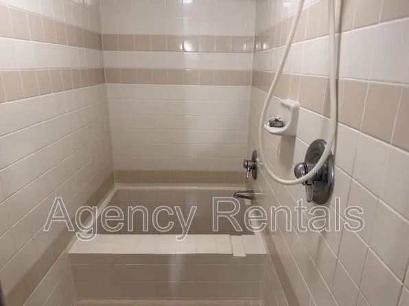 2440 Kuhio Ave APT 1410, Honolulu, HI 96815