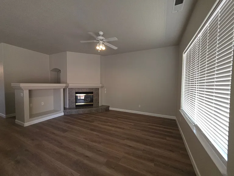 918 Desert Breeze Way — Photo 11