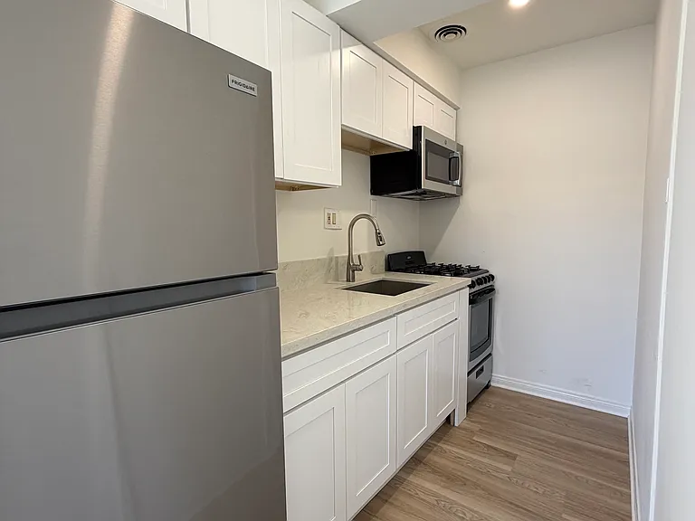275 N Garfield Ave #10B — Photo 6