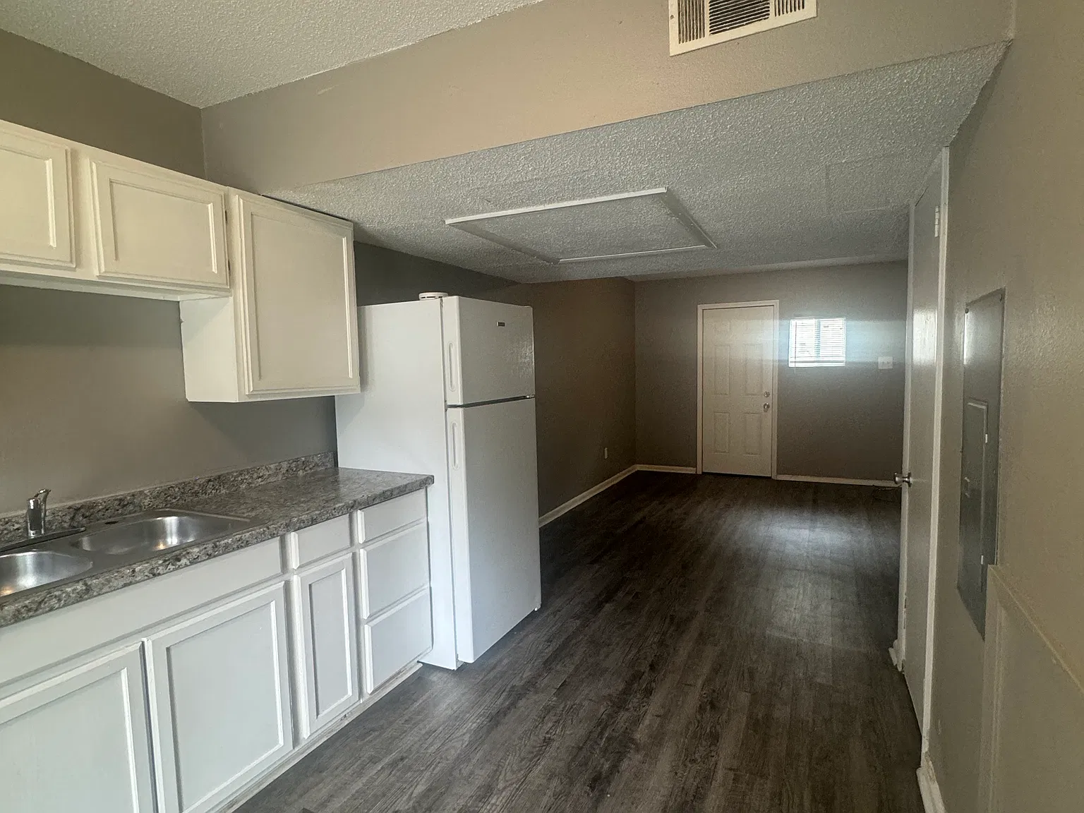 2 bed, 750 sqft, $650 — Photo 2