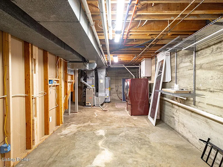 519 Leyton Ave — Photo 36