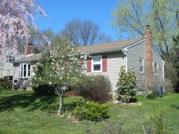 718 Carole Dr, Upper Chichester, PA 19014