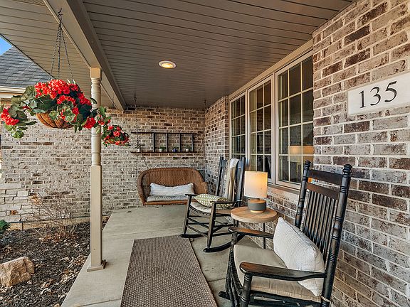 5th image of 135 Sonoma Rd