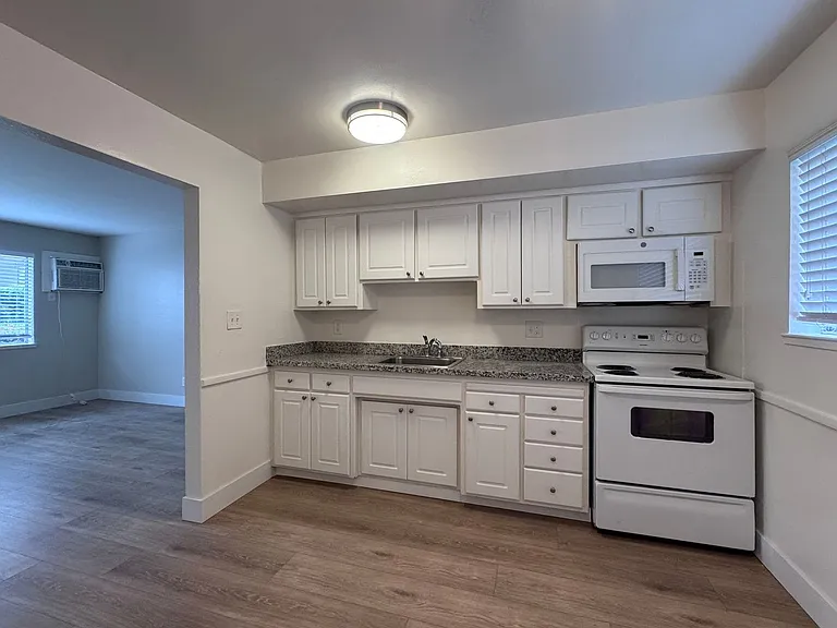 1417 T Street — Photo 4