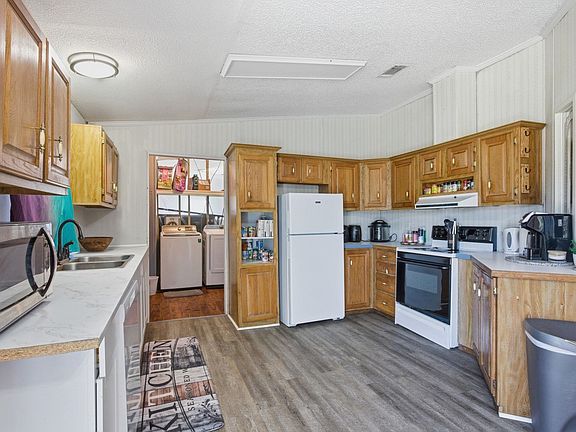 4th image of 7221 Curtis Ln