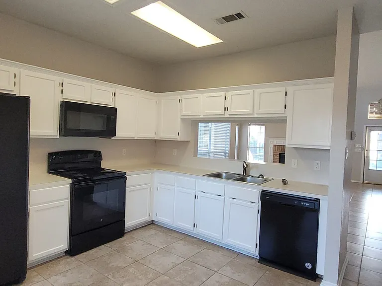 4826 Fern Lk — Photo 2
