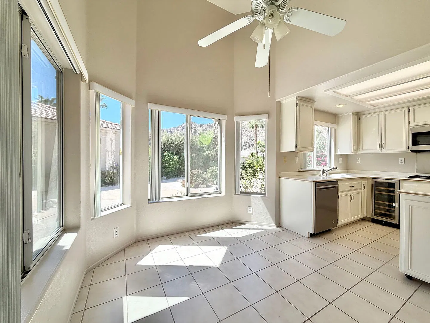 Available Now ! Lovely 3 Bedroom/ 2 Bathroom Home In Laguna de la Paz Move In Special! 50% Off On... — Photo 3