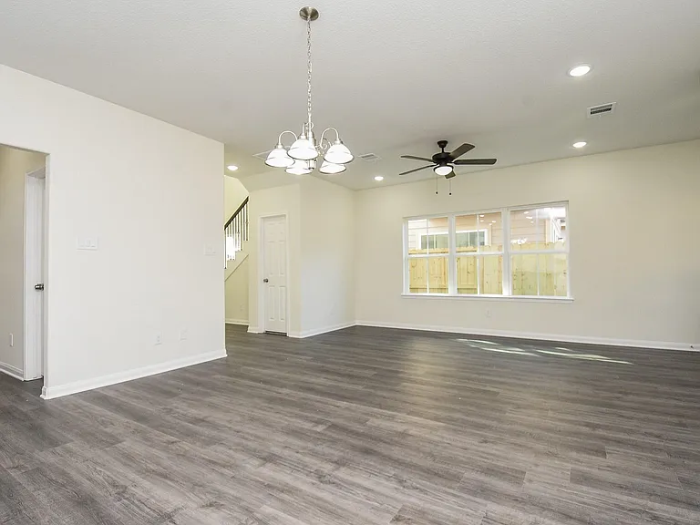 2819 Topiary Ln — Photo 8