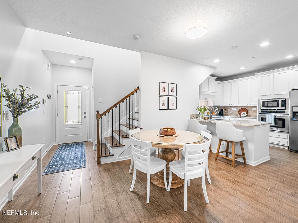 1st image of 646 COCONUT PALM Parkway